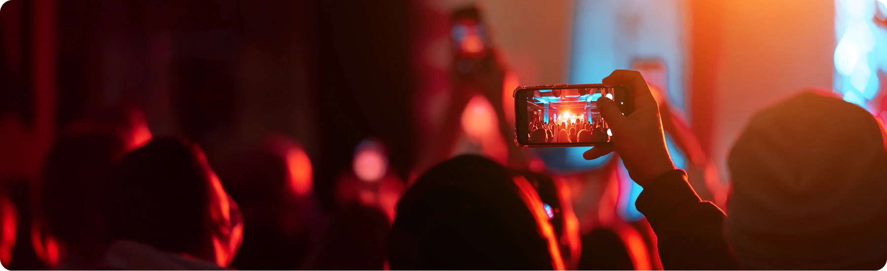 MEDIA & ENTERTAINMENT